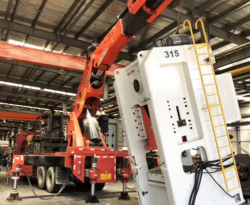 东英镇附近随车吊出租，轻松解决运输难题