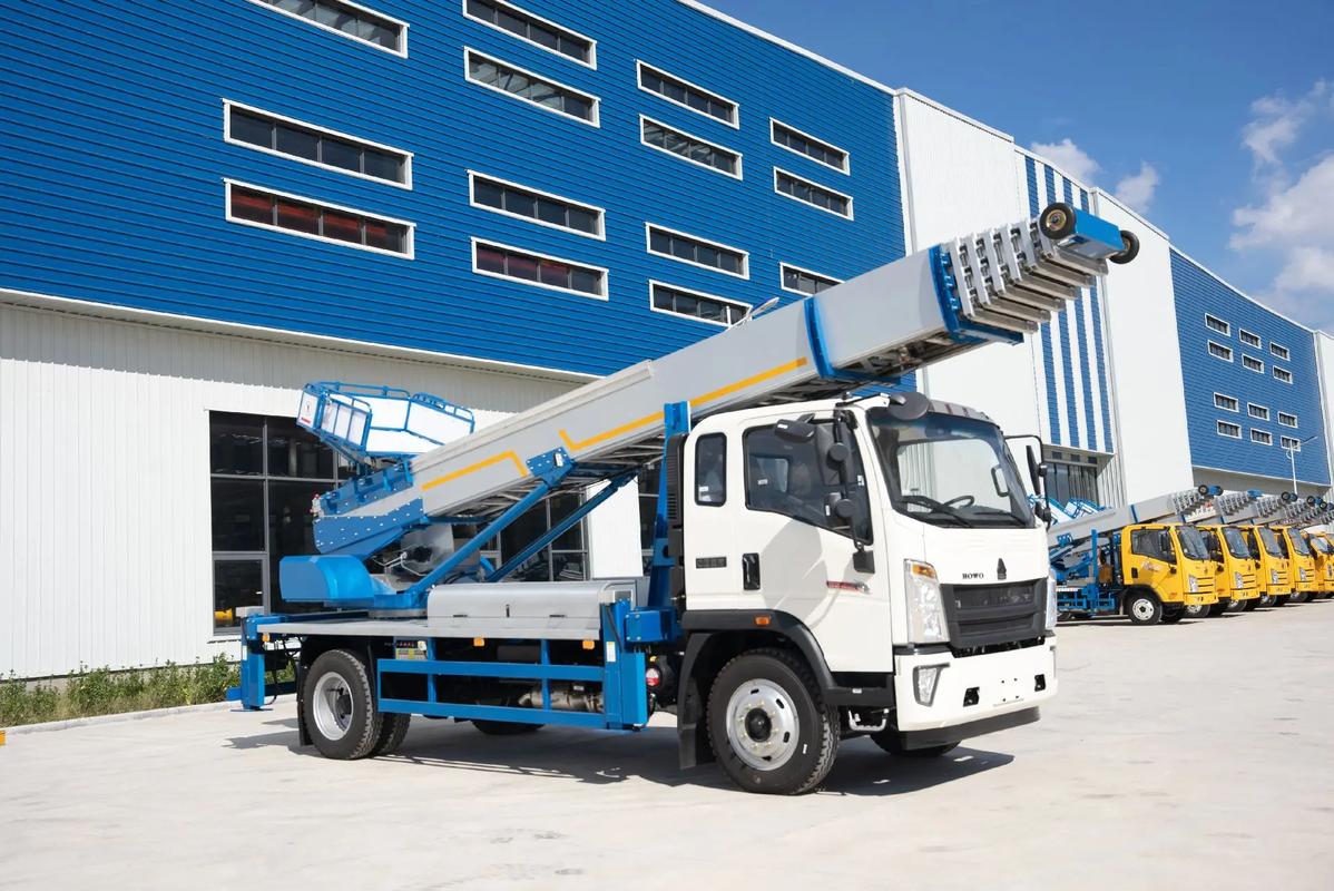 东英镇出租云梯车高空作业车 建筑垃圾搬运